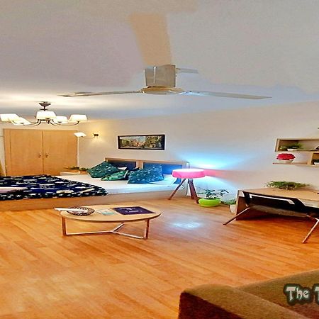 Top Luxury & Couple Friendly Stay Gp By Taj Suites & Studios #New Year Party & Stay Noida Esterno foto