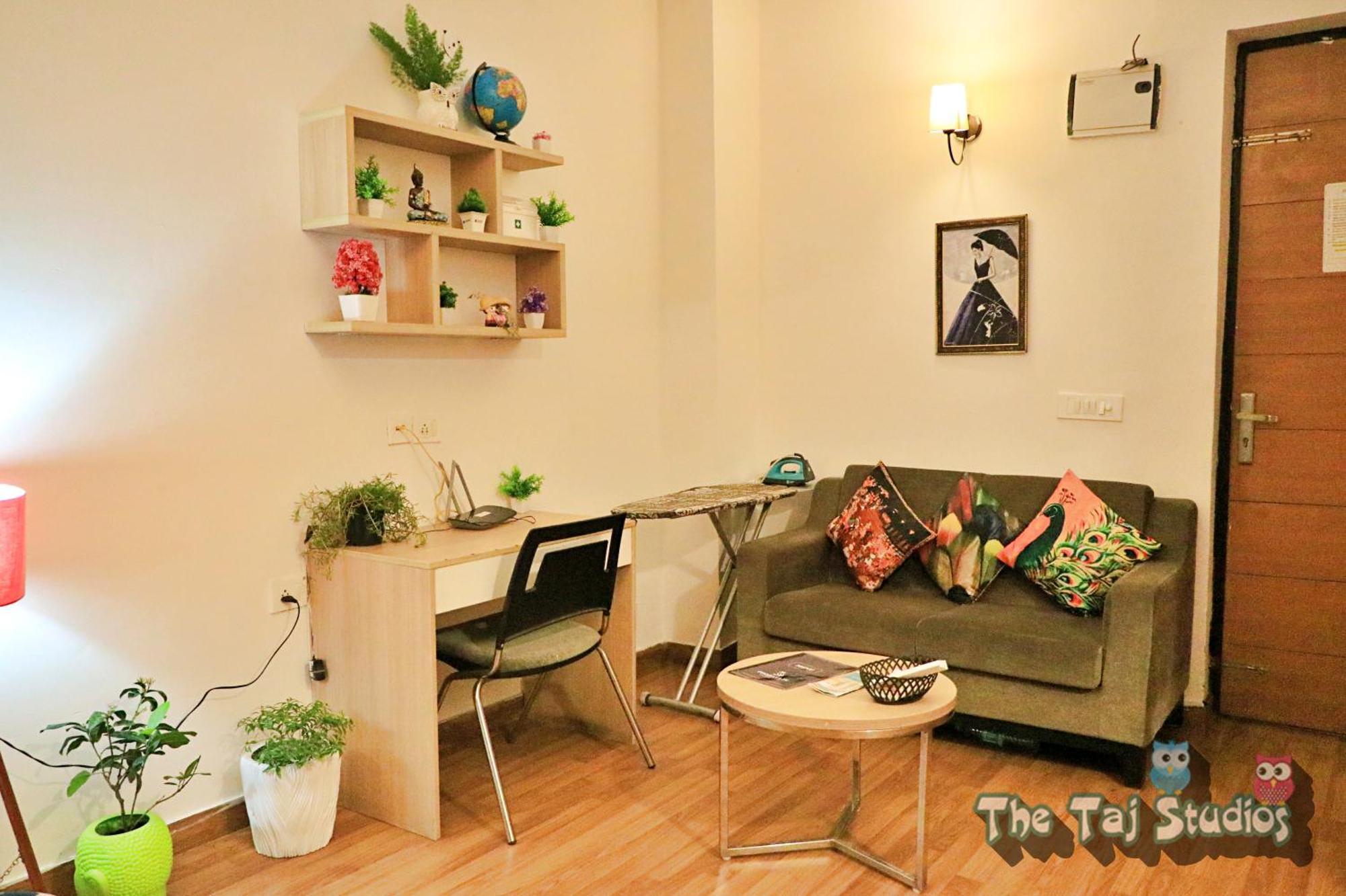 Top Luxury & Couple Friendly Stay Gp By Taj Suites & Studios #New Year Party & Stay Noida Esterno foto